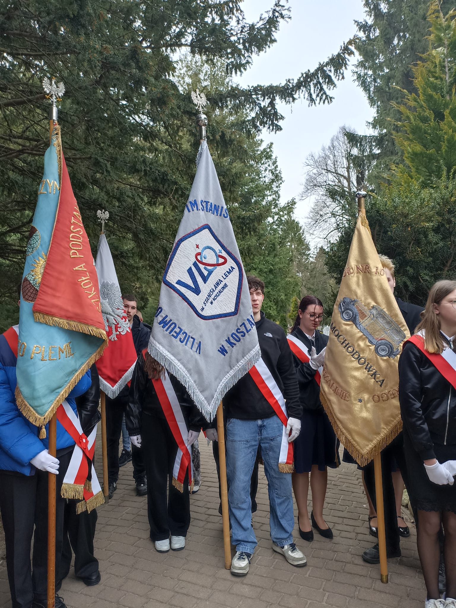 Poczet Sztandarowy VLO uczcił Ofiary Katynia