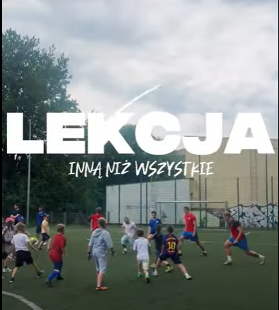 Trening piłki nożnej dla młodzieży z Da Vinci